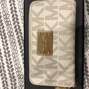Michael Kors Wallet!